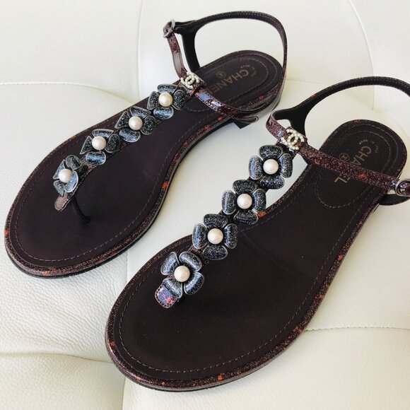 CHANEL BURGUNDY PATENT LEATHER SPARKLE CAMELLIA PEARL CC LOGO THONG SANDALS 36 - Picture 9 of 14